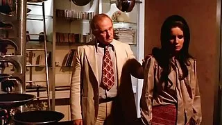 Napaljeni tip je lizao svoju mačku s velikim porno filmovi najbolji magarcem