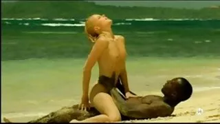 Asstastic crnokosa slatkica pohlepno puše čokoladni kurac svog najbolji pirnici pastuha