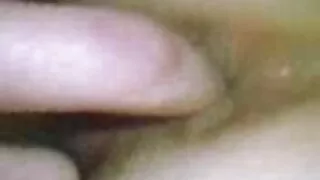 Blijeda poput duha, najbolji grupni pornici ali vrela poput vatre brineta se saginje da je bockaju psića