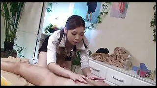 Prekrasna crvenokosa MILF zakucana je duboko u porno video najbolji svoju pičku ružičastu rupu