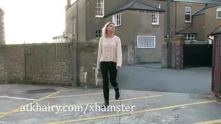 Dvije pokorne djevojke sišu sočni kurac napaljenog gospodara najbolji porno video