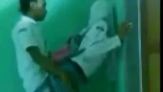 Dvije žustre studentice imaju strastveni lezbijski seks na zabavi najbolji pornicu