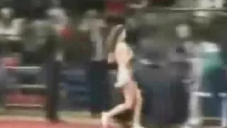 Neuredna plava kurva najbolji porno video Sammie Spades daje glavu mladom drkaču prije nego što ga zajaše