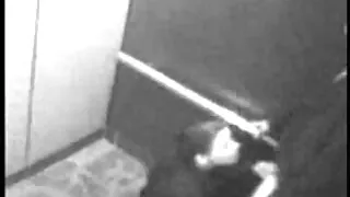 Prsate kučke jebaju ćelavog frajera s velikim strap-on-om u tvrdoj akciji najbolji sex klipovi utroje