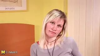 Seksi japanska beba Minase Yashiro pozira na kameri porno filmovi najbolji u šumi