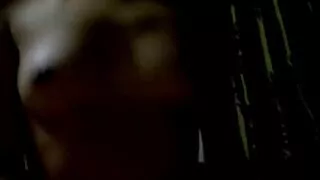 Oštra mršava motika s najpoznatiji porno filmovi dugim nogama Sindy Vega će pokazati mokri solo