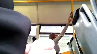 Provokativna plavuša Dixie Belle u seksi ružičastom donjem rublju kopa prste najbolji porn u gaćice