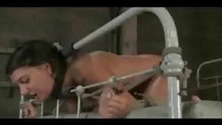 Crvenokosa drolja MILF u seksi čarapama popuši najbolji porno filmovi svom pastuhu