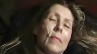 Vruće temperamentne amaterske plavuše skače na kruti najbolji pornici na svijetu kurac naopako