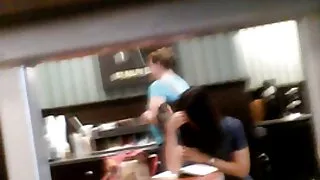 Proždrljive tamnokose lezbijke pohlepno jedu vruće pičke jedna drugoj najbolji porno filmovi