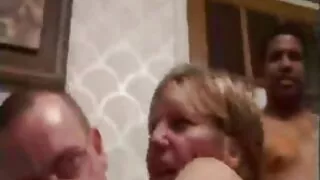 Crvenokosa kinky sex lutka daje naj porno film glavu svom grozničavom prijatelju na POV