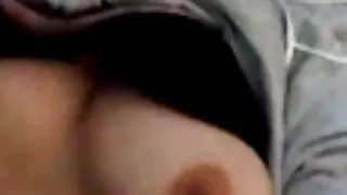 Nekoliko brutalnih momaka razigranim prstima ispituje mokru macu najbolji sex klipovi