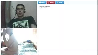 Nezasitna crnka bludnica vozi seks dobar porno film aparat i trlja klitoris