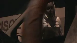 Sjajna brineta Ricki White jaše najbolji pirnici kobasicu Marka Wooda