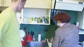 Dvije napaljene shemale kučke Barbara i Paula imaju strastveni seks na krevetu najbolje besplatne porno stranice